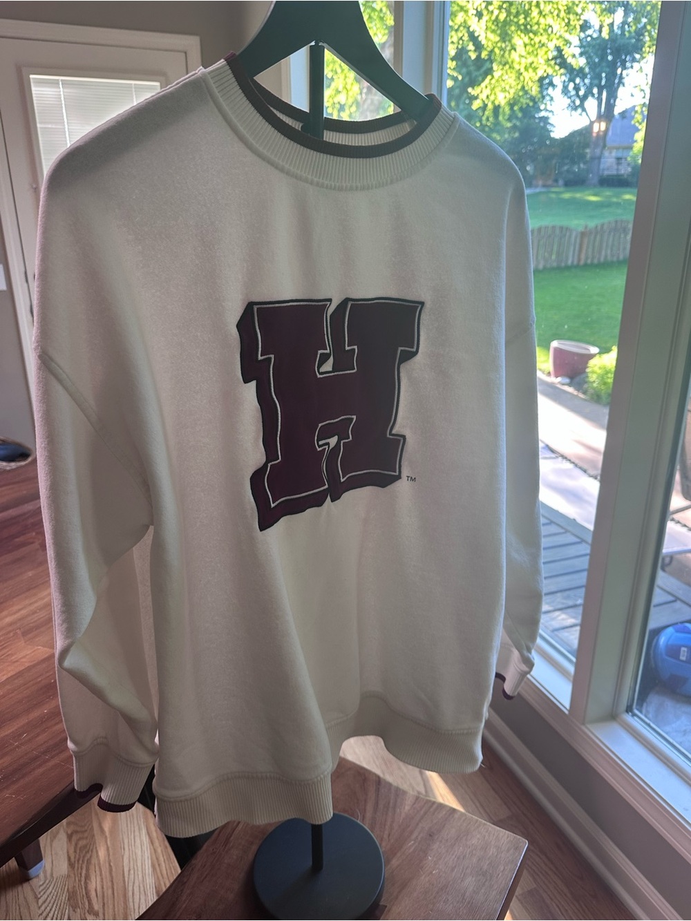 Harvard University Crewneck Sweatshirt Cream Burgundy Logo Size M